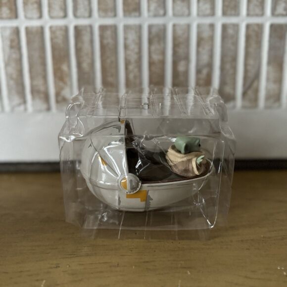 Hallmark Keepsake Ornament 2020 The Child Star Wars the Mandalorian Movie - Picture 6 of 9